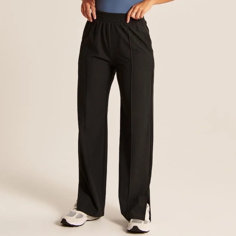 Abercrombie & Fitch XS Short Black Women’s Traveler Track Pants
